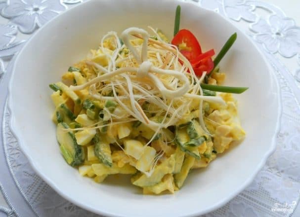 Salad with Sulguni and Chicken