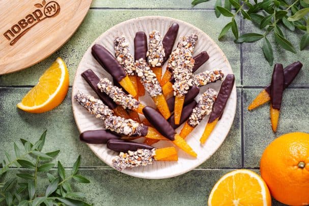 Orange candied fruit in chocolate