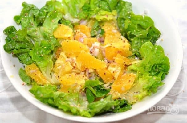 Orange salad with greens