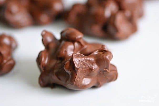 Peanuts in chocolate