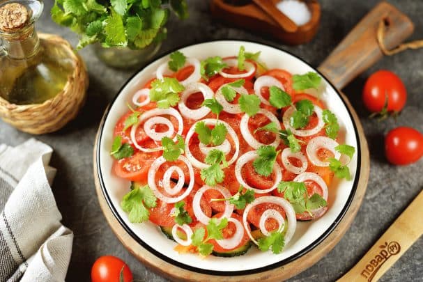 Armenian salad with coriander