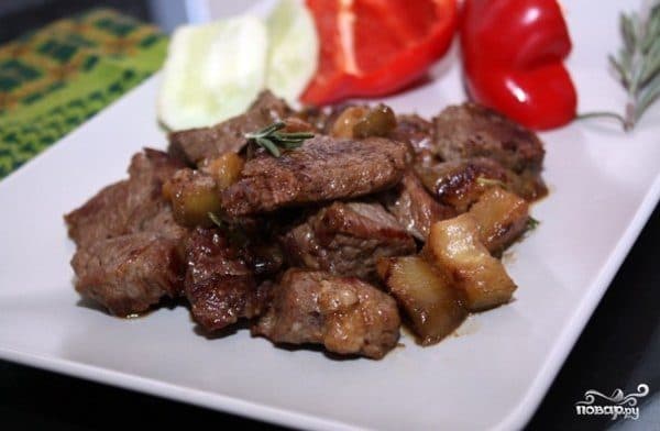 Тушаныя баклажаны з мясам