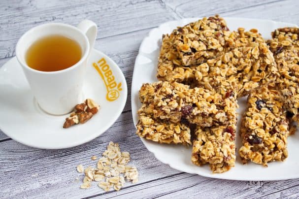Granola bars with nuts