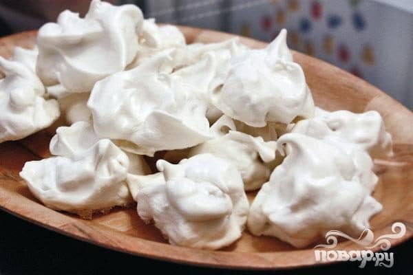 Meringues with nuts