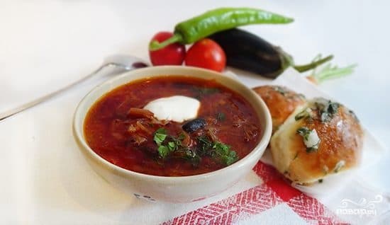Borscht with pampushky