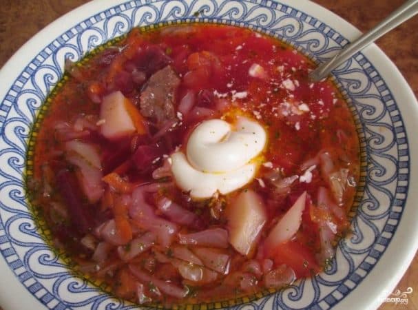 Borscht with canned meat