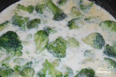 Broccoli in creamy sauce