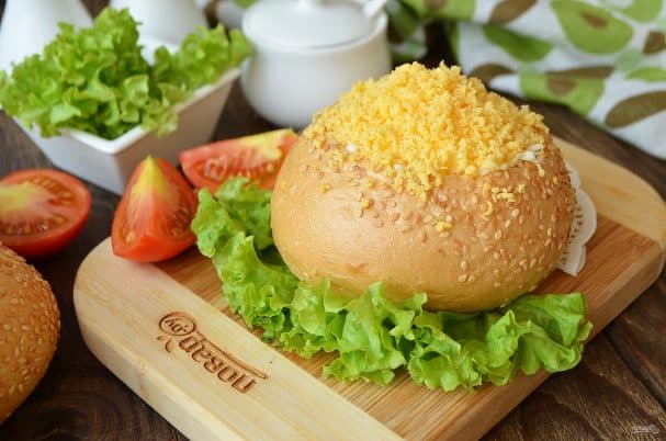 Булочки, фаршированные салатом