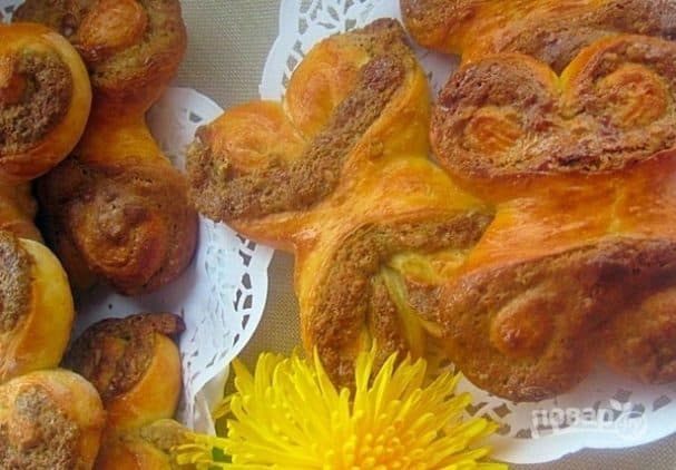 Buns glazed with halva