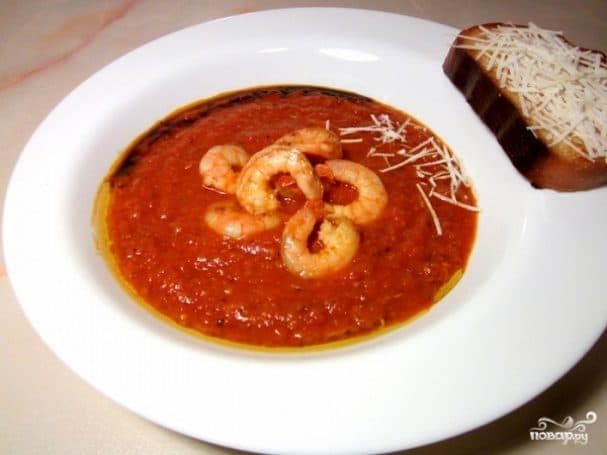 Quick tomato soup with shrimp