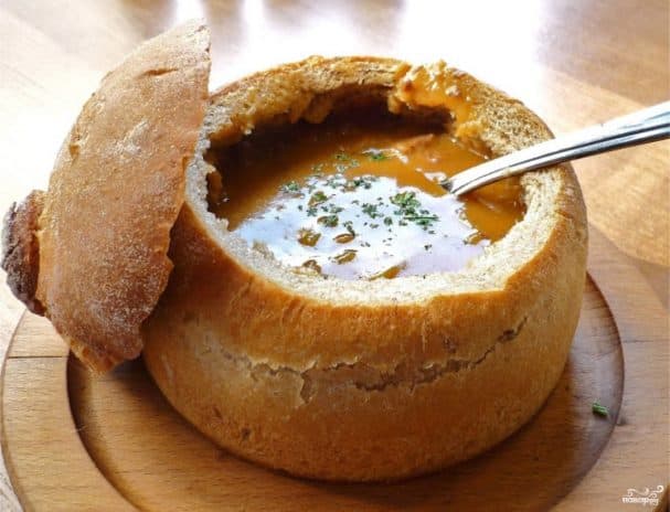 Lentil soup in bread