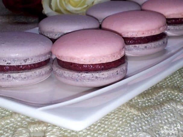 Blueberry macaroons