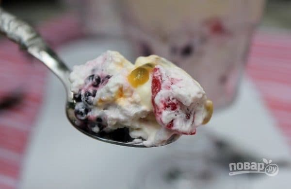Dessert with fruits and cream
