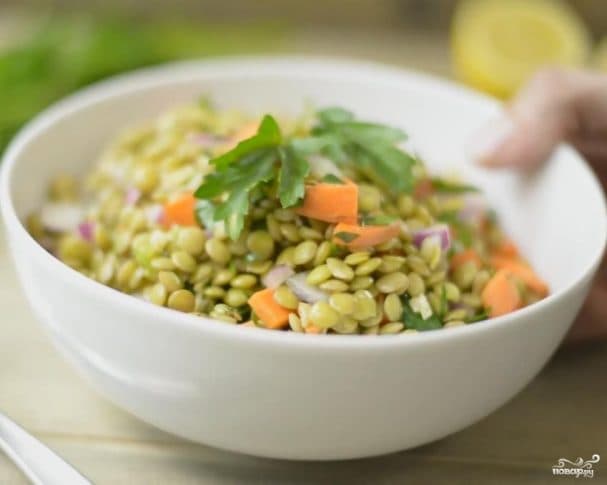 Dietary salad with lentils