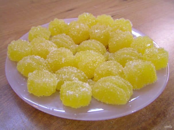 Homemade jelly with gelatin