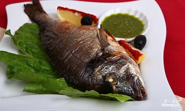 Dorada with anchovy sauce