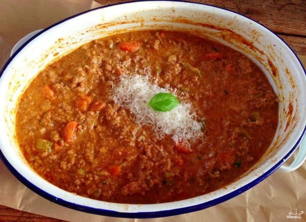 Ground meat with tomato paste
