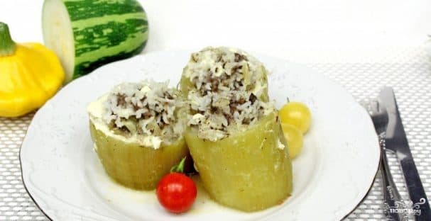 Stuffed zucchini in a multicooker