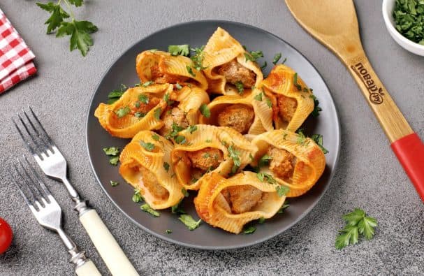 Фаршированные макароны на сковороде