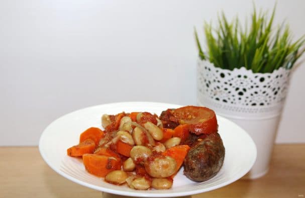 Фасоль з кавбаскамі