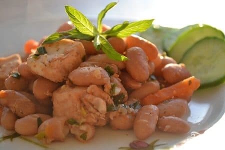 Фасоль з курынай грудкай