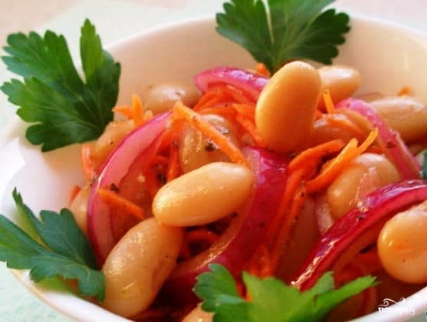 Beans with carrots and onions