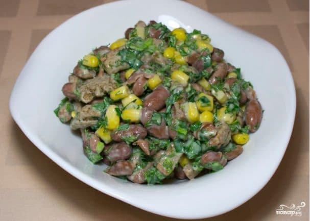 Bean salad with mushrooms