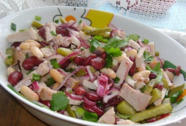Bean salad with ham