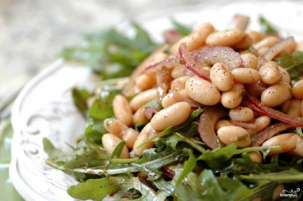 Bean salad with herbs