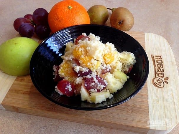 Фруктовий салат з кускусом