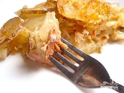 Baked pink salmon with potatoes