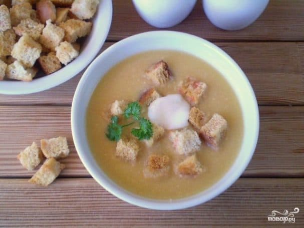 Гороховый суп-пюре с гренками