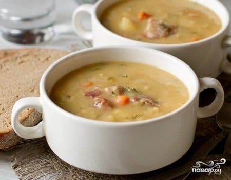 Pea soup with beef