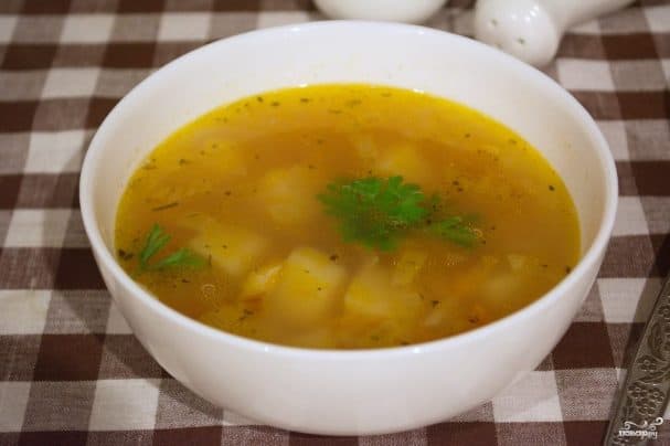 Pea soup with potatoes