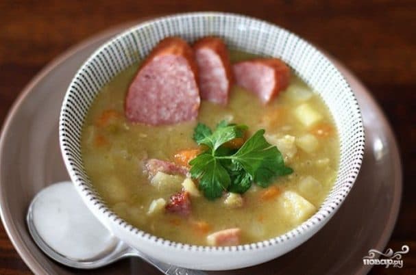 Pea soup with sausage