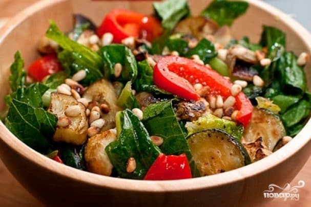 Горячий салат с курицей
