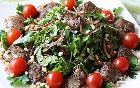 Hot salad with chicken liver