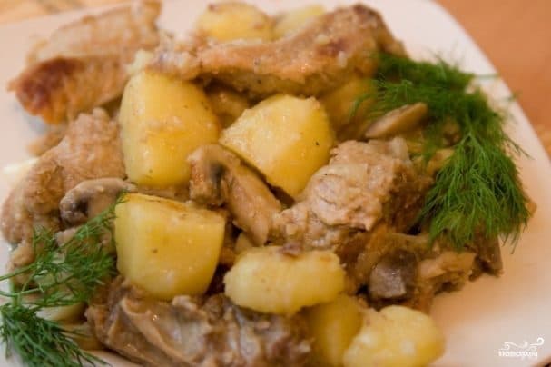 Beef ribs with potatoes
