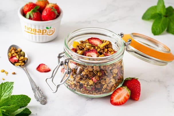 Granola with strawberries