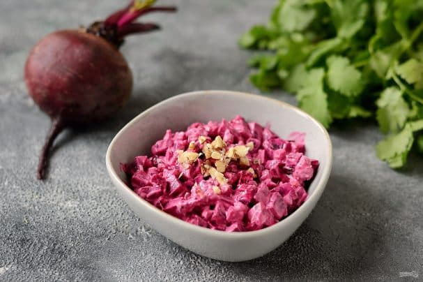 Greek salad with beetroot