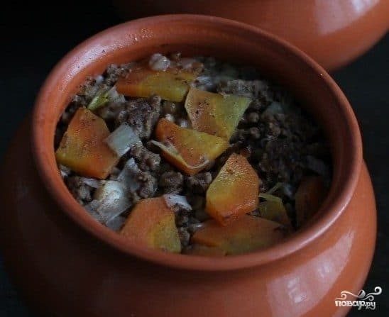Buckwheat with minced meat in pots