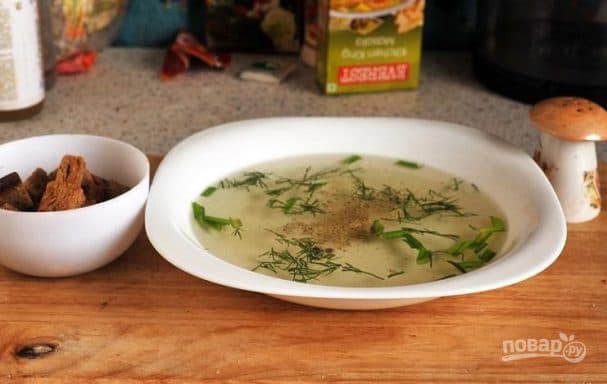Гренки з курячим бульйоном