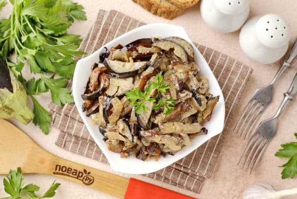 Mushroom salad with eggplants