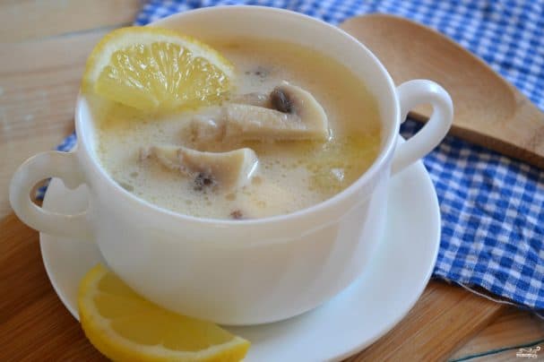 Mushroom soup with processed cheese