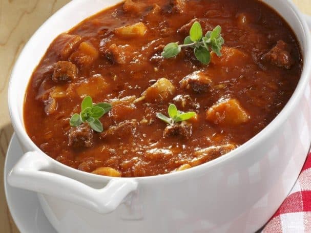 Гуляш з огірками
