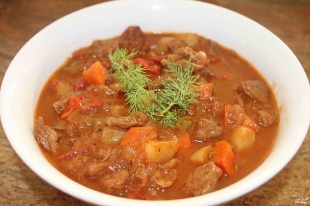 Гуляш с овощами