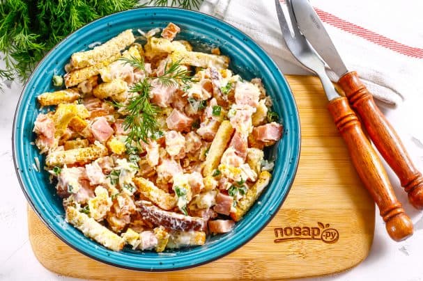 Халасцяцкі салат з сухарыкамі