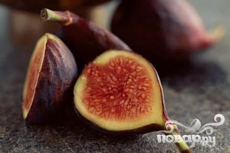 Figs with mascarpone and honey