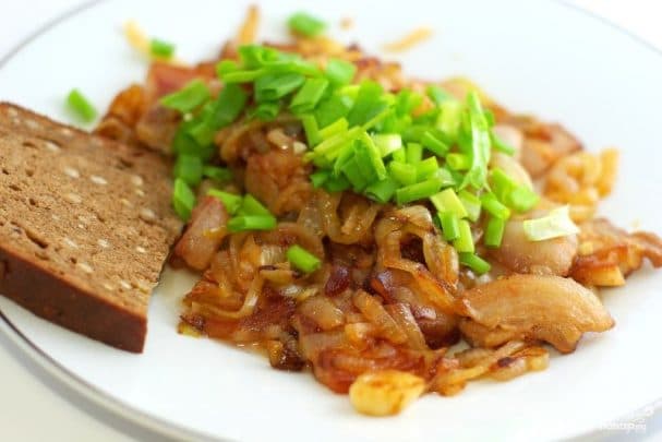 Fried pork fat with onions