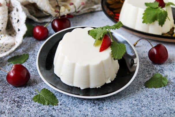 Sour cream jelly